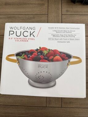 Wolfgang puck 9.5” stainless steel colander gold tone handles new in box